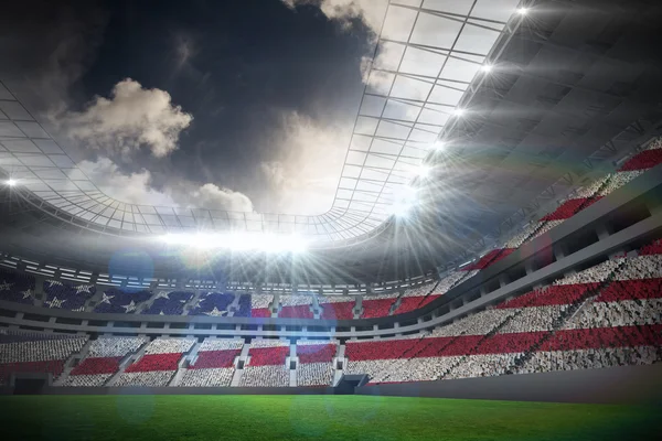Amerikanische Flagge gegen Fußballstadion — Stockfoto