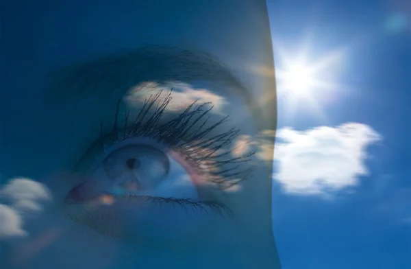 Ojo azul femenino — Foto de Stock