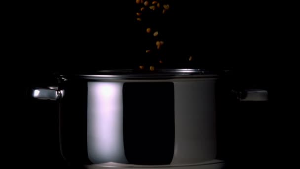 Popcorn kernels falling into pot — Stock Video