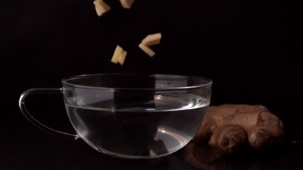 Ginger slices falling into cup — Stock Video