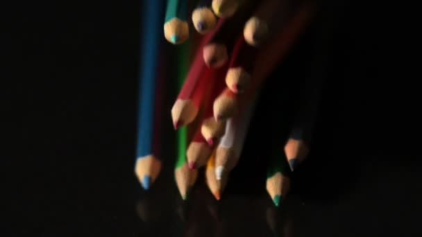 Lápis de cor a cair — Vídeo de Stock