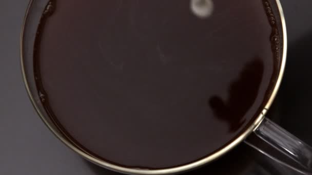 Milk pouring into cup of coffee — Stock Video