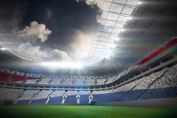Nederlandse vlag tegen voetbalstadion — Stockfoto