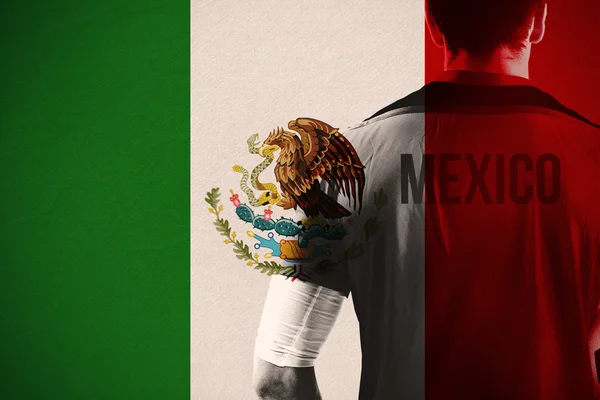 Meksika futbol oyuncu holding topu — Stok fotoğraf