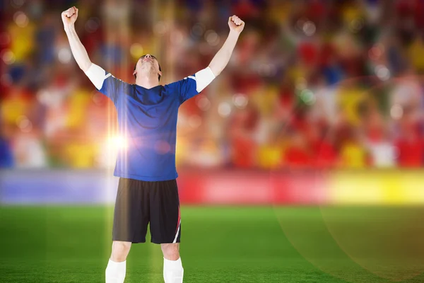 Jugador de fútbol celebrando una victoria — Foto de Stock