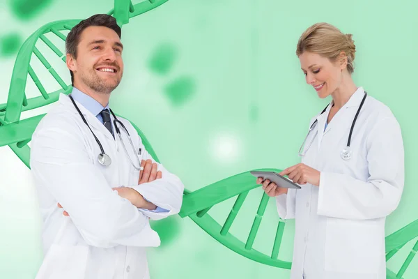 Equipo médico sonriente — Foto de Stock