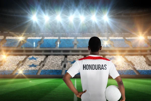 Honduras fotboll spelare hålla bollen — Stockfoto