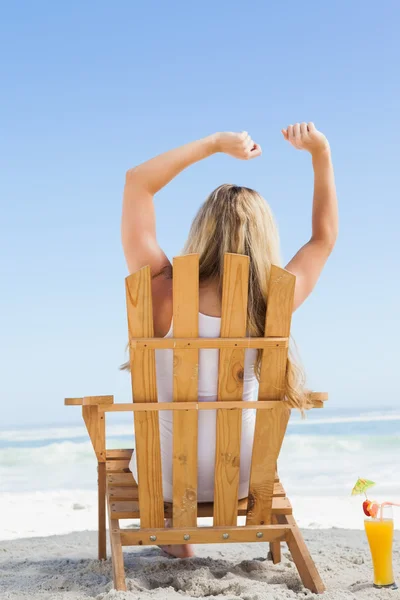 Blonde in deck chair with cocktail — Stock Photo, Image