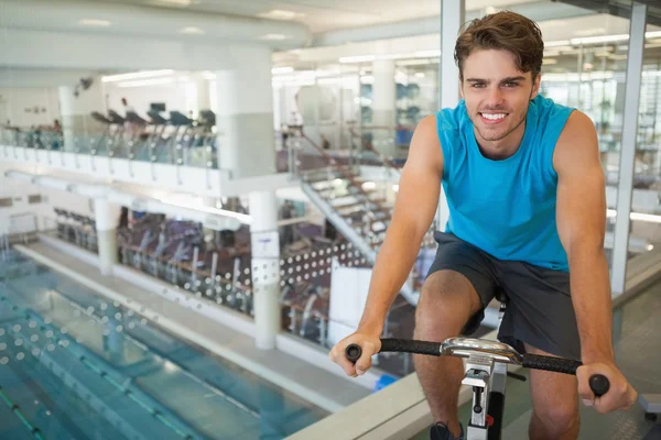 Smiling fit man on the spin bike — Stock Photo, Image