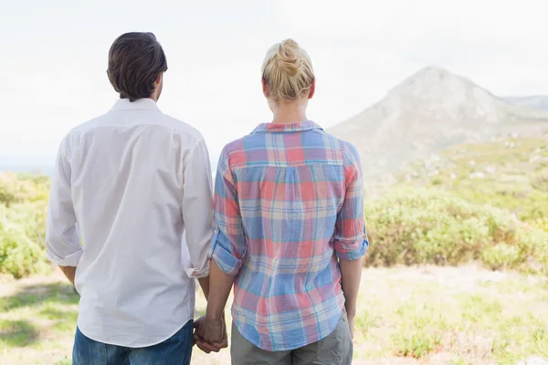 Couple standing hand in hand — Stock Photo, Image