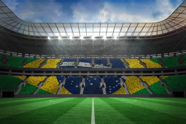 Grande estádio de futebol com fãs brasileiros — Fotografia de Stock