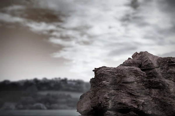 Duże skały z widokiem na Las mglisty — Zdjęcie stockowe
