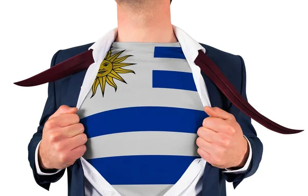 Geschäftsmann öffnet Hemd, um uruguayische Flagge zu enthüllen — Stockfoto