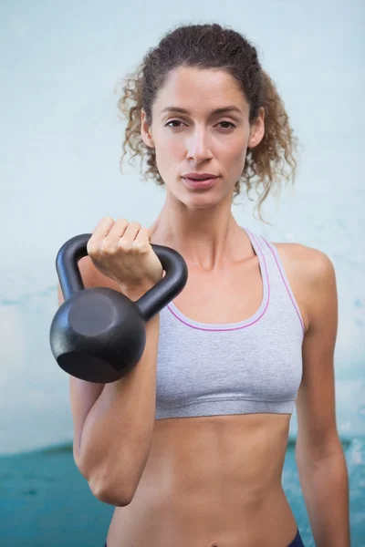 Fit woman holding kettlebell — Stock Photo, Image