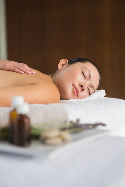 Brunette getting a back massage — Stock Photo, Image