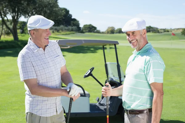 Golfing friends chatting beside buggy — Stock Photo, Image