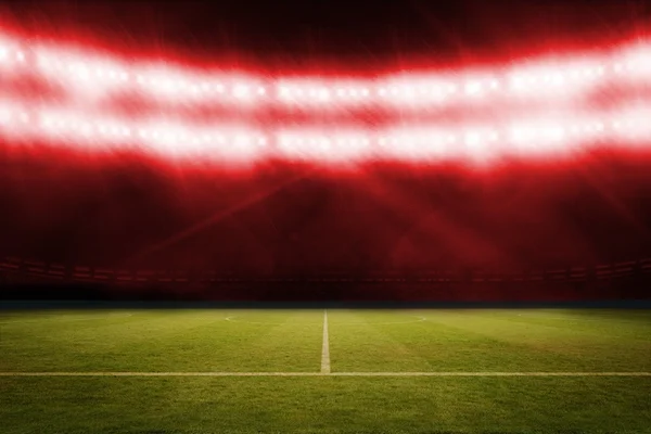 Футбольное поле под красными огнями — стоковое фото