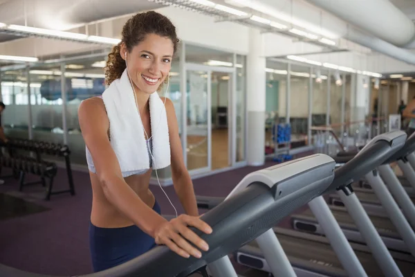 Frau auf dem Laufband — Stockfoto