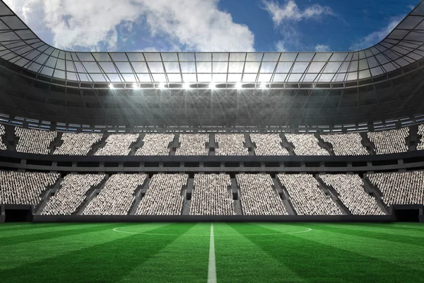 Estadio de fútbol grande con aficionados blancos — Foto de Stock