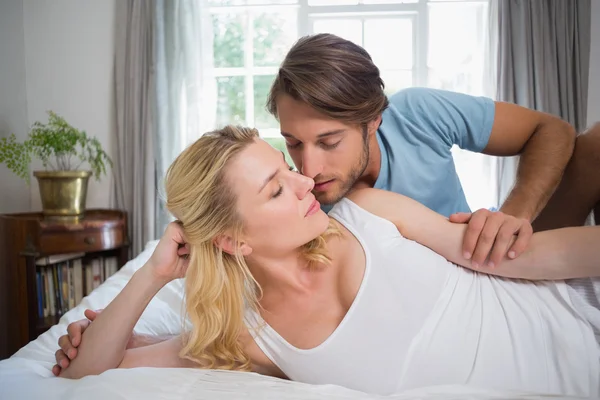 Couple relaxing on bed — Stock Photo, Image