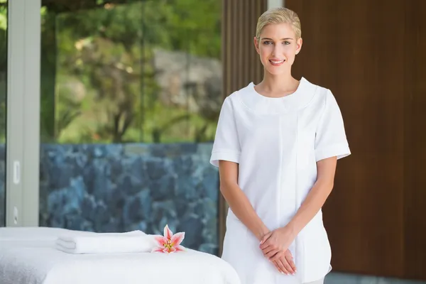 Beauty therapist beside massage towel — Stock Photo, Image