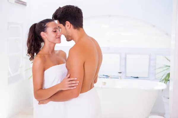 Couple embracing in the morning — Stock Photo, Image