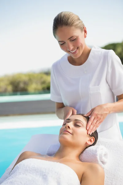 Brunette getting a head massage — Stock Photo, Image