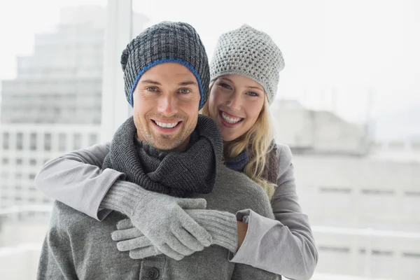 Couple in warm clothing hugging — Stock Photo, Image