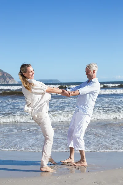 Couple spinning on the beach — Stock Photo, Image