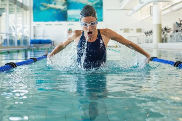 Swimmer doing the butterfly stroke — Stock Photo, Image