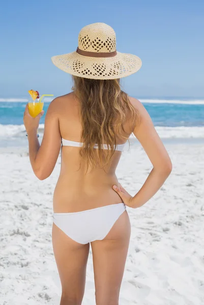 Blonde in bikini sipping cocktail — Stock Photo, Image