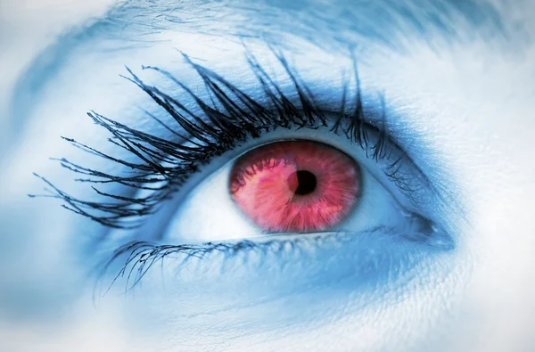 Red eye on blue face — Stock Photo, Image