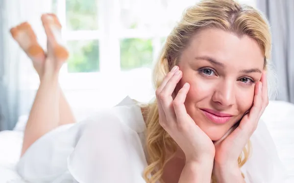 Pretty blonde smiling — Stock Photo, Image