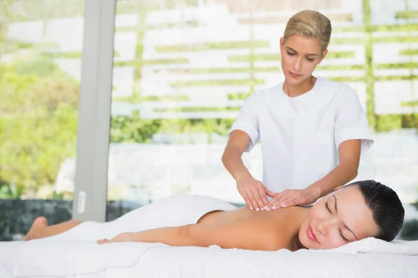 Brunette getting a back massage — Stock Photo, Image