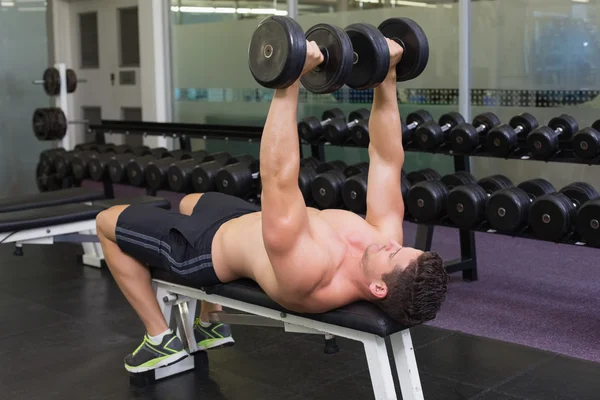 Bodybuilder lifting dumbbells — Stock Photo, Image