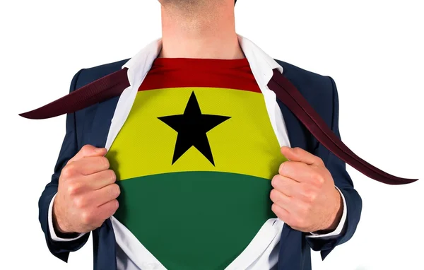 Camisa de apertura hombre de negocios para revelar la bandera de ghana — Foto de Stock