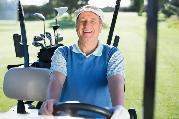 Golfer driving his golf buggy — Stock Photo, Image
