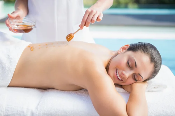 Brunette getting a honey beauty treatment — Stock Photo, Image