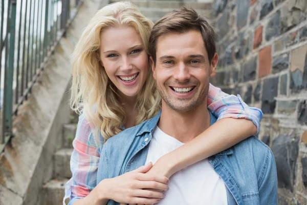 Hip couple sitting on steps — Stock Photo, Image