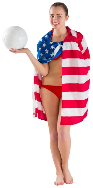 Hübsches Mädchen im Bikini mit amerikanischer Flagge — Stockfoto