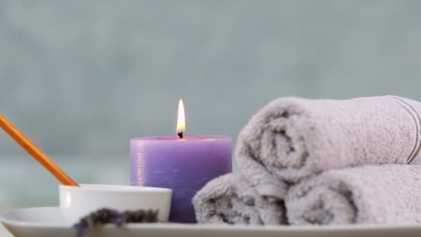 Beauty treatment in bowl presented on plate with candle at the spa — Stock Video