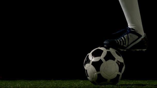 Giocatore di calcio che controlla palla — Video Stock