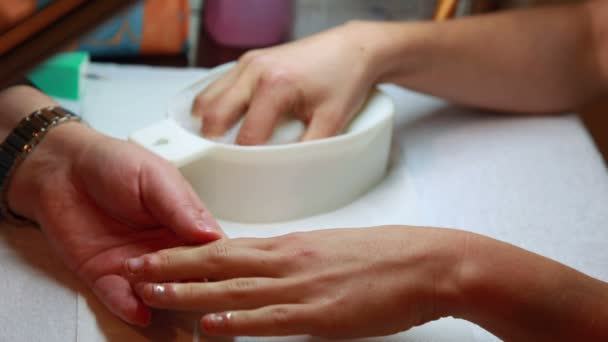 Nail technician giving customer a manicure — Stock Video