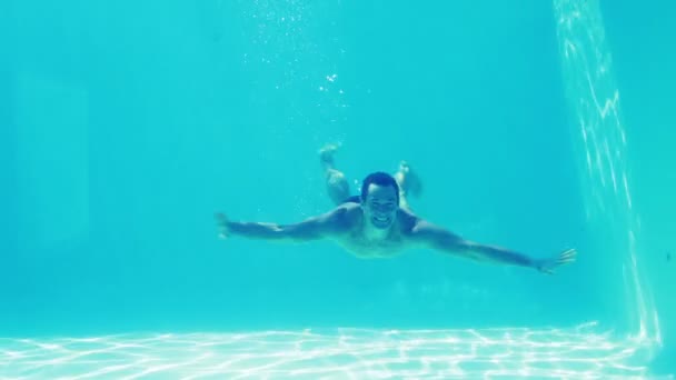 Grande pomme de douche allumée — Video