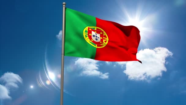 Bandeira nacional de Portugal acenando no mastro — Vídeo de Stock