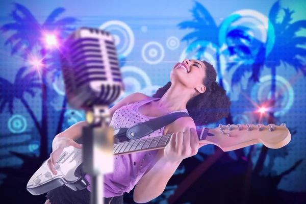 Girl playing guitar — Stock Photo, Image