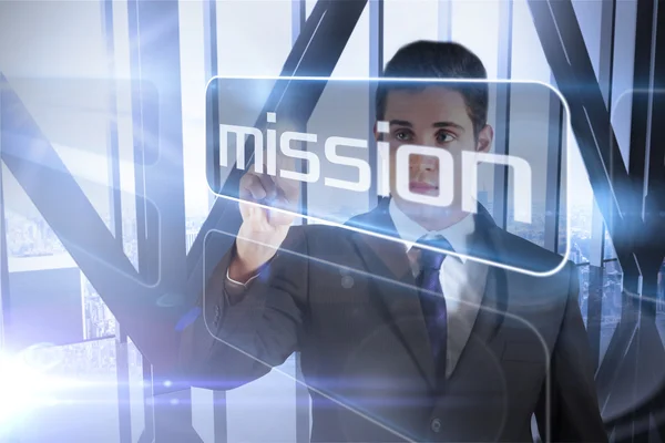 Empresario presentando la palabra misión — Foto de Stock