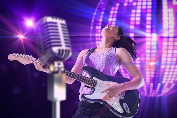 Menina tocando guitarra — Fotografia de Stock