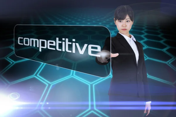 Imprenditrice che punta alla parola "competitivo" — Foto Stock