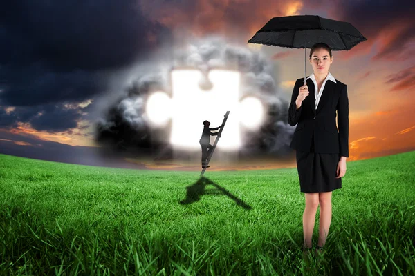 Geschäftsfrau mit Regenschirm — Stockfoto